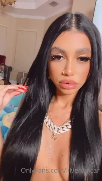 Lilveronicar Topless Close-Up Tease OnlyFans Video Leaked