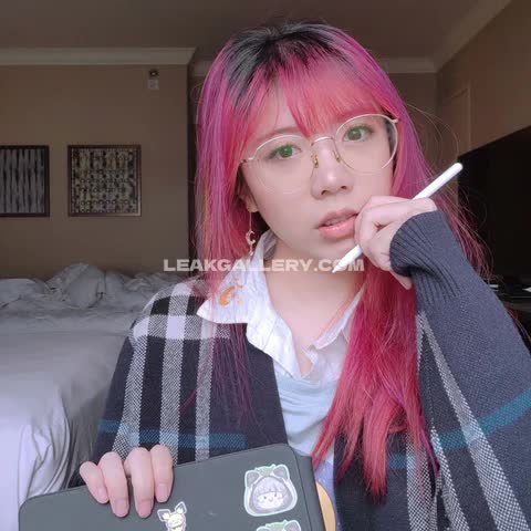 Lilypichu Plaid Cardigan Tease OnlyFans Photo Leaked