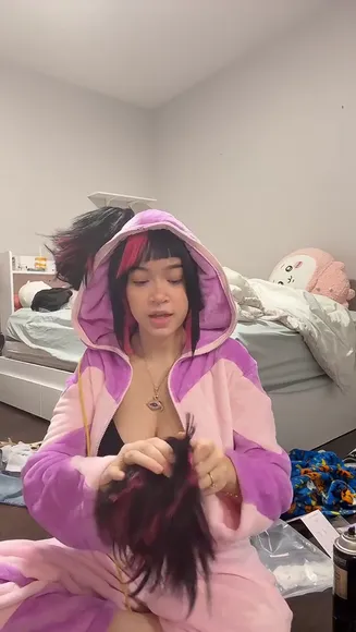 Limwerence Pink Hoodie Tease OnlyFans Video Leaked