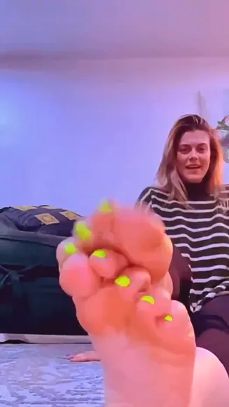 Lindsey_shaw Neon Toenails Foot Tease OnlyFans Video Leaked