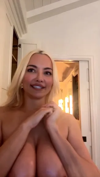 Lindseypelas Naked Boobs Squeezing OnlyFans Video Leaked