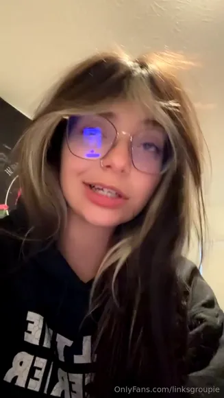 Links Groupie Glasses And Smiling Face OnlyFans Video Leaked