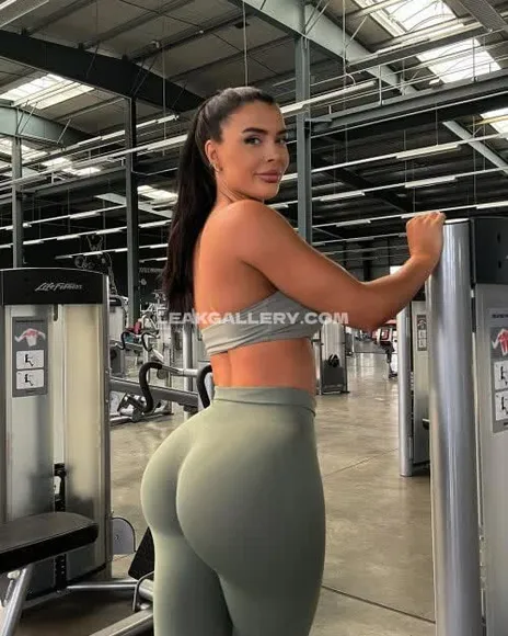 Lisadelpiero Tight Leggings Ass Pose OnlyFans Photo Leaked