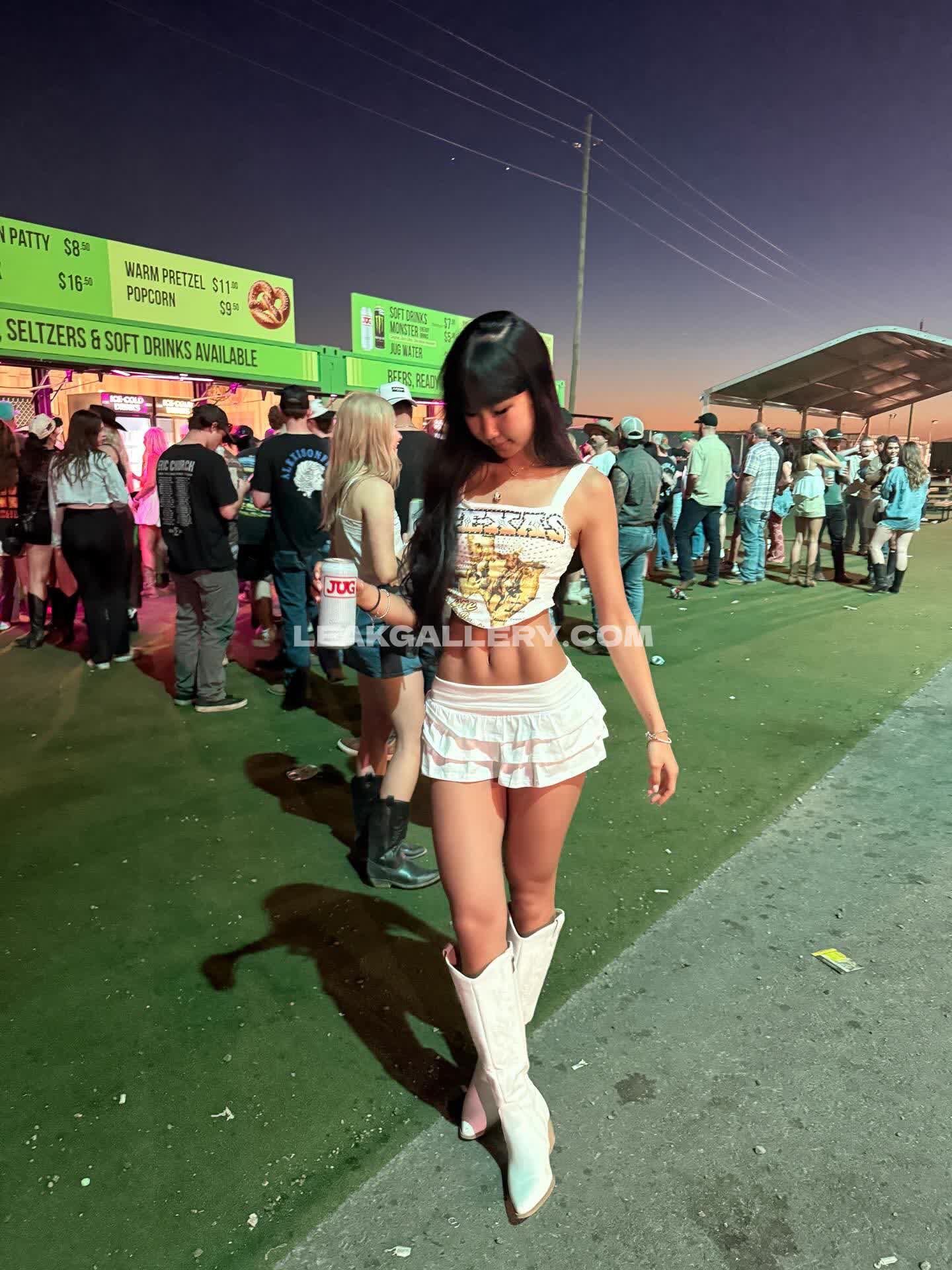 Lisha.liii / lisha_li / mochiiiloverrrr Exclusive Leaked Nude OnlyFans #13043240