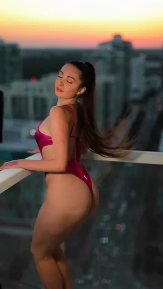 Lisiflex Shiny Pink Bodysuit Tease OnlyFans Video Leaked
