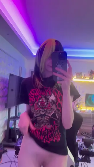 Little_emo_kitten Topless T-Shirt Lift OnlyFans Video Leaked