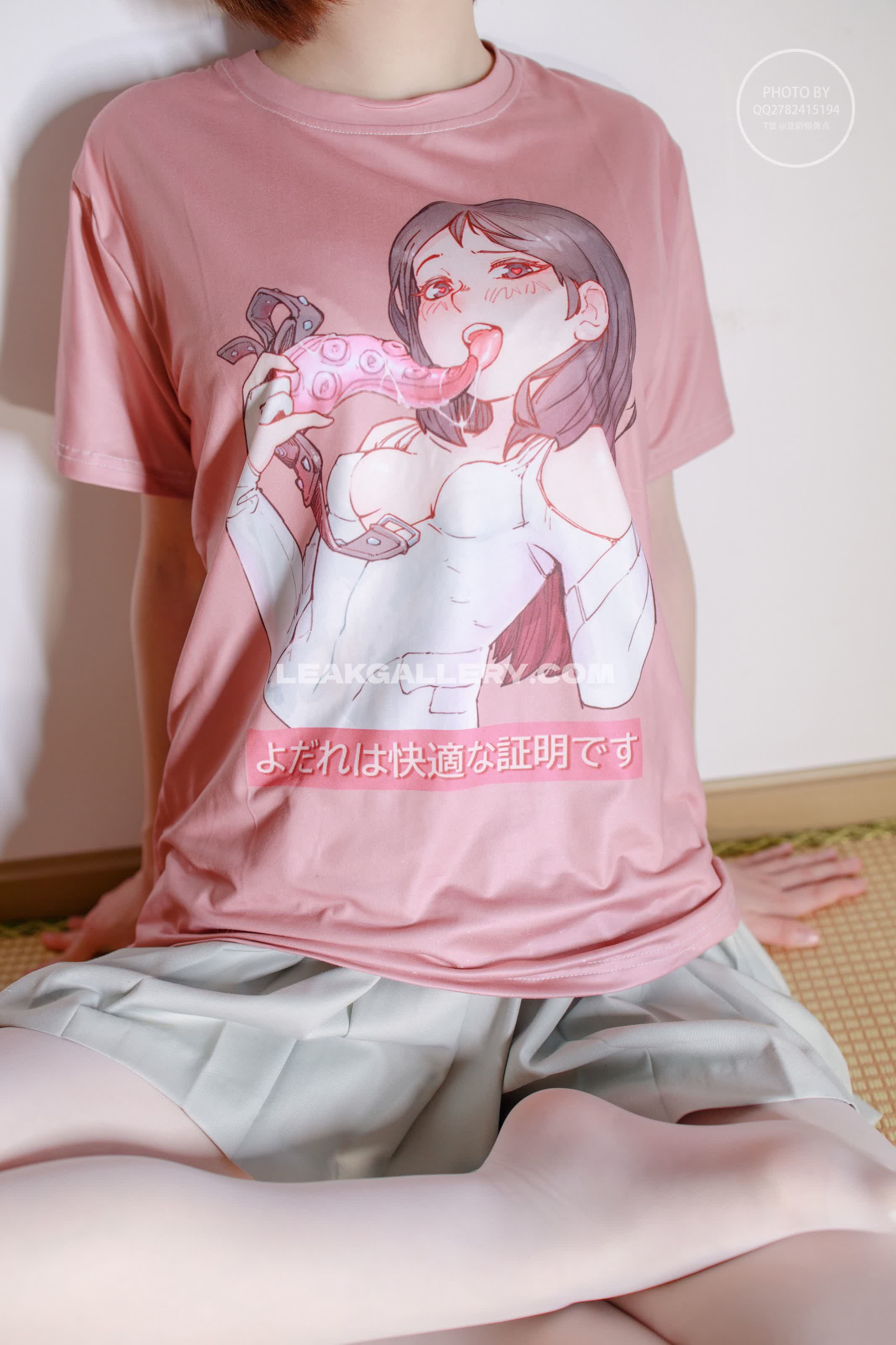 Littlekiss_ka Pink Tee With Anime Print OnlyFans Photo Leaked