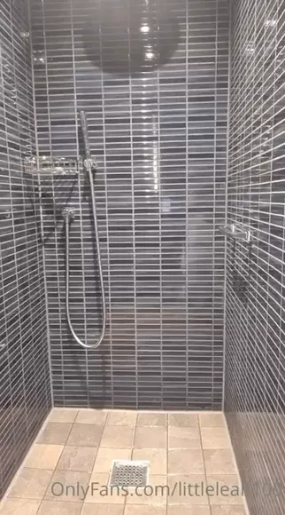 Littleleah100 Naked Shower Tease OnlyFans Video Leaked