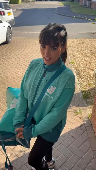 Littleleah100 Delivery Girl Outfit OnlyFans Video Leaked