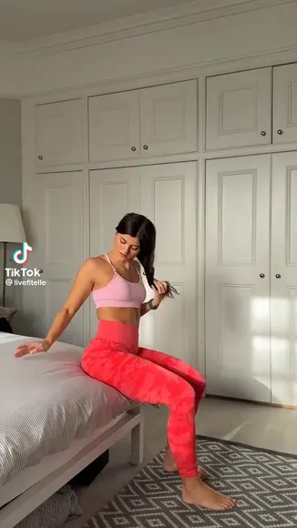 Livefitelle Pink Leggings Booty Workout OnlyFans Video Leaked