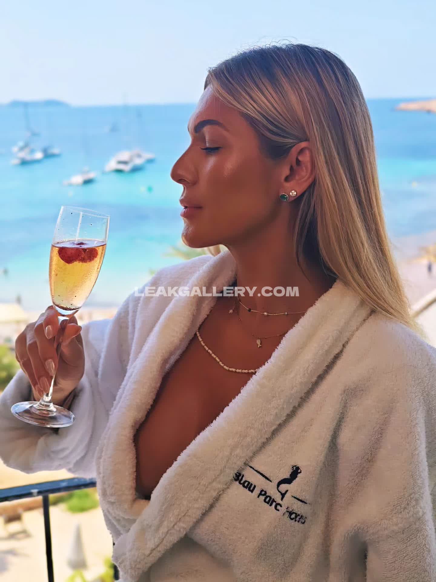 Liviaandradereal Exclusive Leaked Nude OnlyFans #13340100