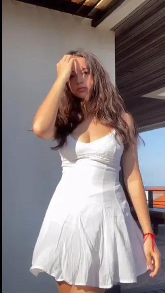 Lizdelaloy White Dress Cleavage Tease OnlyFans Video Leaked