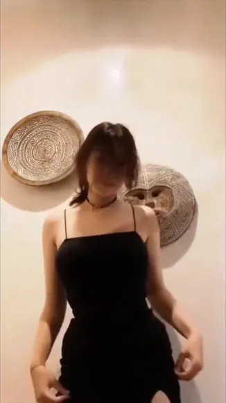 Lizdelaloy Black Dress Pose OnlyFans Video Leaked