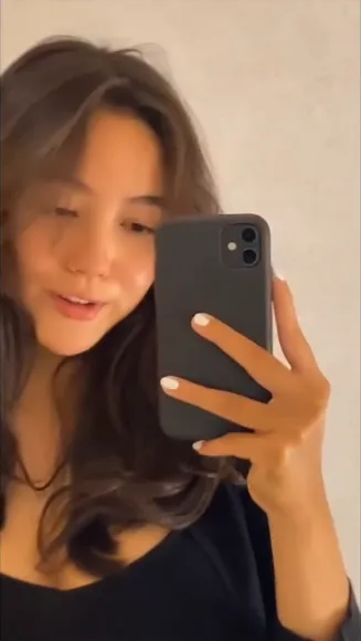 Lizdelaloy Deep V Neck Tease OnlyFans Video Leaked