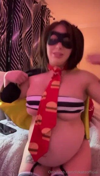 Lizkatzofficial Striped Top Tease OnlyFans Video Leaked