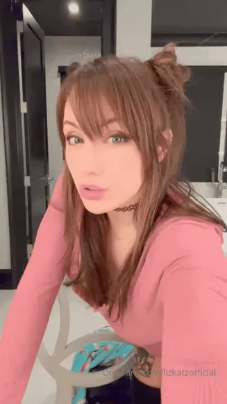 Lizkatzofficial Pink Top Cleavage Tease OnlyFans Video Leaked