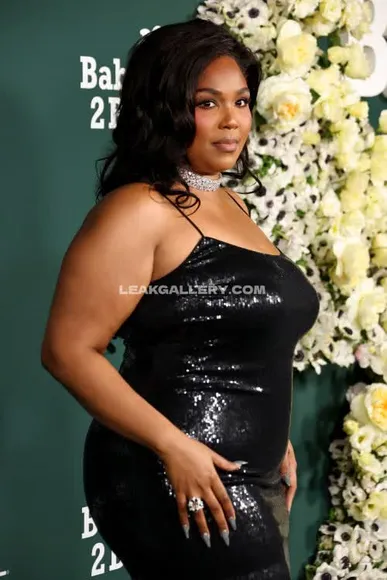 Lizzobeeating / Lizzo Exclusive Leaked Nude OnlyFans #15425217