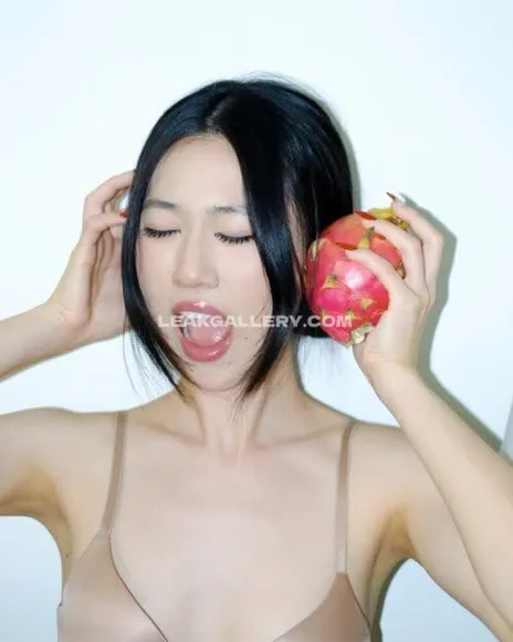 Lo3tus_ Braless With Dragon Fruit OnlyFans Photo Leaked