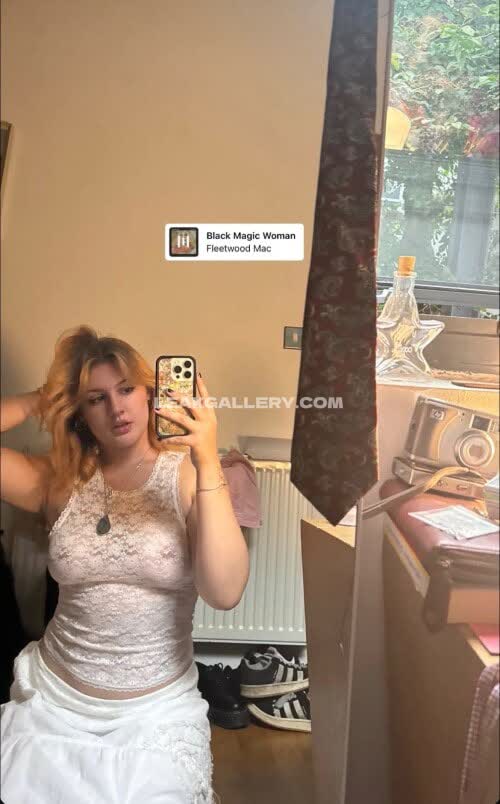 Loumondayy Lace Top Selfie Pose OnlyFans Photo Leaked