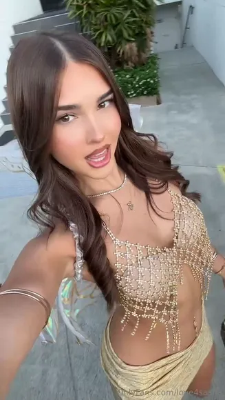 Love4sasha Beaded Top Tease OnlyFans Video Leaked