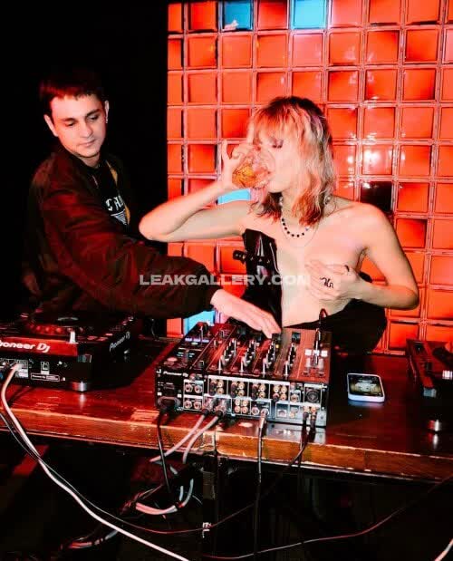 Lovelysolution Topless DJ Booth Tease OnlyFans Photo Leaked