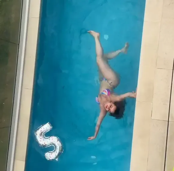 Loveme_ Bikini Pool Float Tease OnlyFans Video Leaked