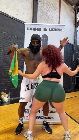 Loveme_ Green Shorts Booty Shake OnlyFans Video Leaked