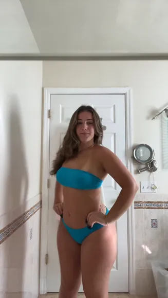 Lucia_pastore Turquoise Bikini Pose OnlyFans Video Leaked