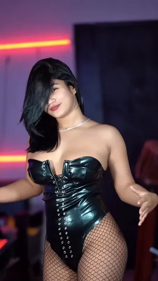 Luckyrajor_ Leather Bodysuit Tease OnlyFans Video Leaked