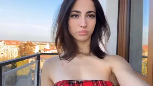 Lucrelisa Plaid Topless Balcony Pose OnlyFans Video Leaked