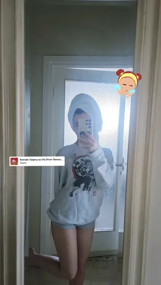 Lucrelisa Towel Head Selfie Pose OnlyFans Video Leaked