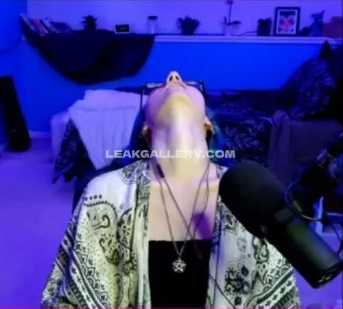 Lumirue Necklace And Open Robe OnlyFans Photo Leaked