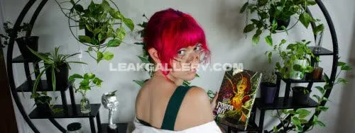 Lumirue Backless Top Tease OnlyFans Photo Leaked