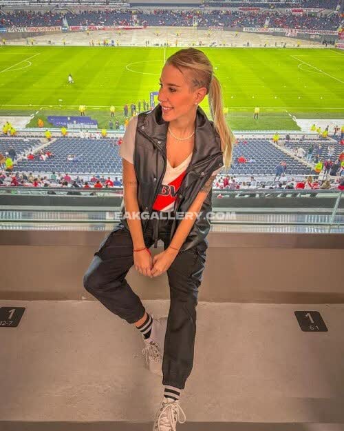 Luvillarr Stadium Seated Pose OnlyFans Photo Leaked