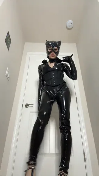 Luvziah Latex Catwoman Pose OnlyFans Video Leaked