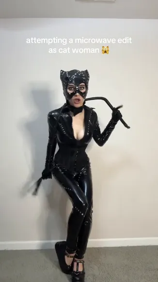 Luvziah Latex Catwoman Whip Pose OnlyFans Video Leaked