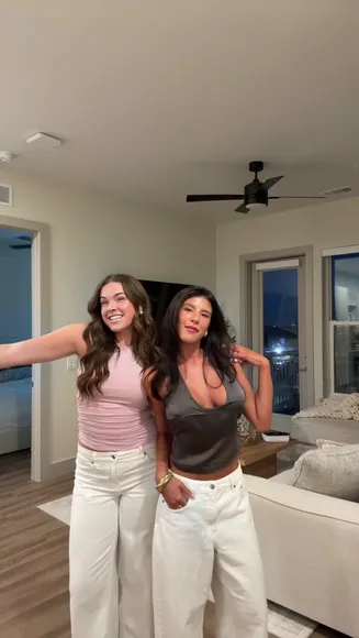 Lydialowry Pink Top Dance Pose OnlyFans Video Leaked