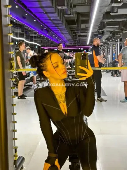 lyna_com2000