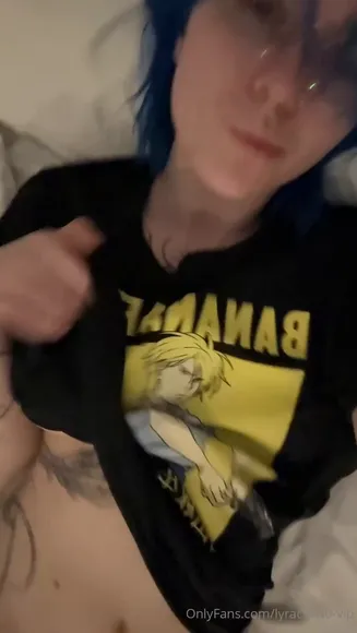 Lyracr0w0 Tits Out While Lying OnlyFans Video Leaked