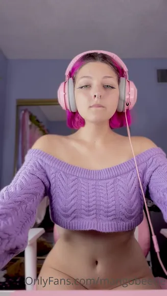 M4ngo Topless Sweater Tease OnlyFans Video Leaked