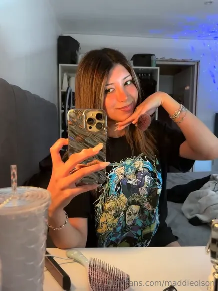 Maddieolson Anime Tee Makeup Session OnlyFans Video Leaked