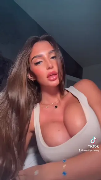Maddycheary Low Cut Top Tease OnlyFans Video Leaked