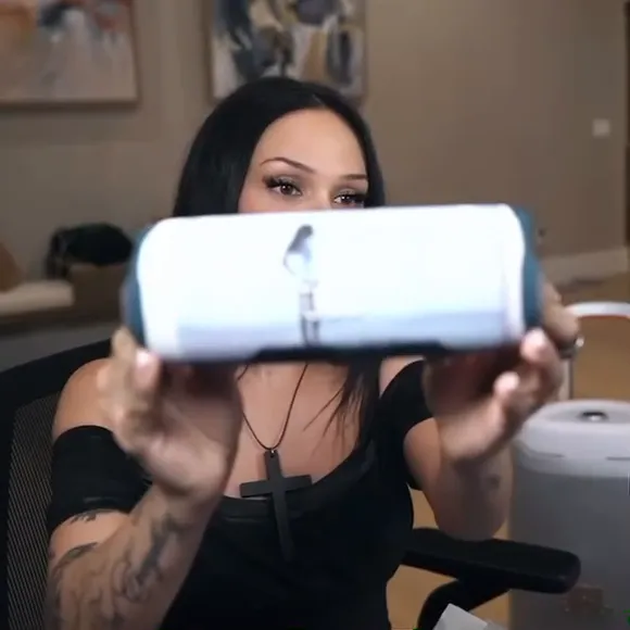Maggielindemann Black Off-Shoulder Top OnlyFans Video Leaked