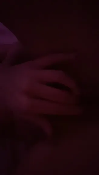 Maggielinxo Fingered In Dim Light OnlyFans Video Leaked