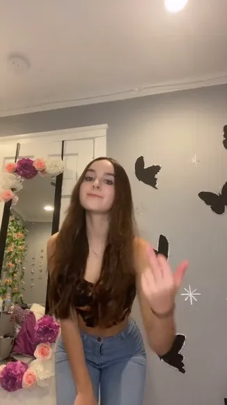 Makaylamcquoid Tie Dye Crop Top Tease OnlyFans Video Leaked