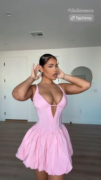 Malaikaterry Pink Dress Cleavage Tease OnlyFans Video Leaked