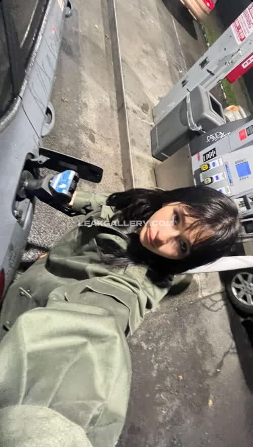 Malinaweissman Green Jacket Gas Station OnlyFans Photo Leaked