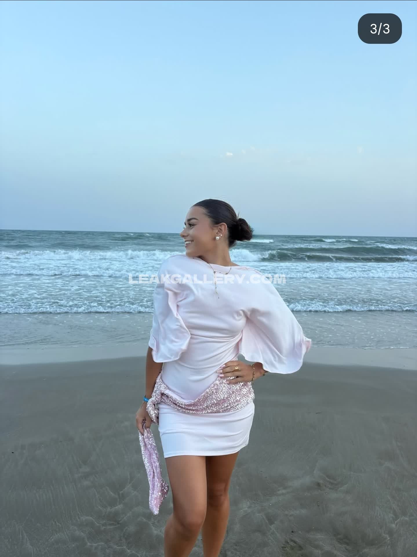 Malou_lcr19 Beachside Skirt Lift OnlyFans Photo Leaked
