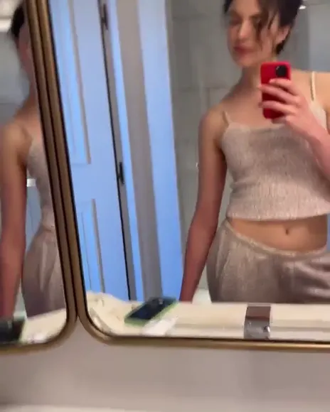 Margaret_qualley Mirror Selfie Belly Show OnlyFans Video Leaked
