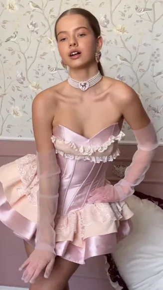 Maria_talanovaa Pink Corset Tease OnlyFans Video Leaked